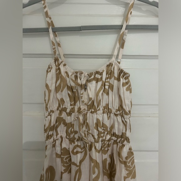 Elegant White and Gold Floral Dress - Picture 4 of 6